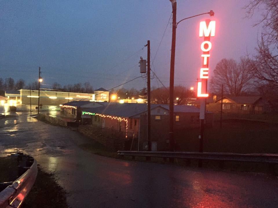 Scenic River Inn Motel Wartburg Экстерьер фото