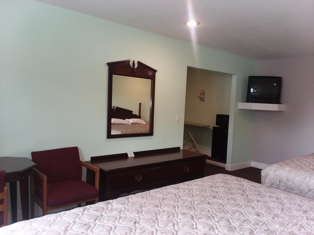 Scenic River Inn Motel Wartburg Экстерьер фото